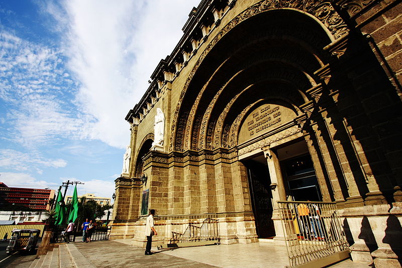 Manila_Cathedral_Entrance