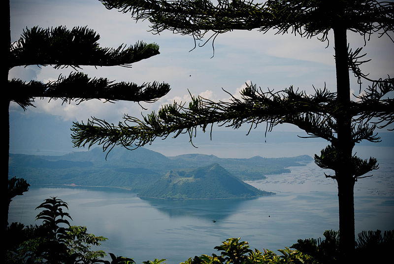Taal_Volcano_view_from_Tagaytay