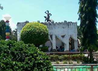 Calapan_City_Plaza,_Calapan_City,_Oriental_Mindoro,_Philippines